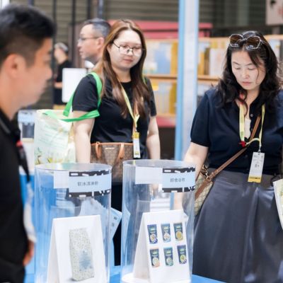 Visitors discovering innovative food products and startups at the SIAL Innovation area.