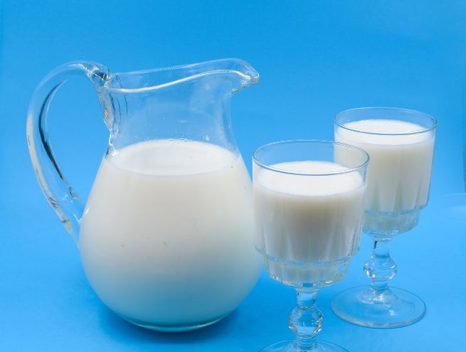 brand-iconography-dairy-products-glasses-of-milk